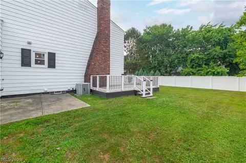 Exterior - 181 Crestview Dr, Elyria, OH 44035 photo 8 of 12