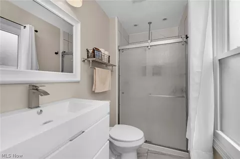 Bath - 181 Crestview Dr, Elyria, OH 44035 photo 4 of 4
