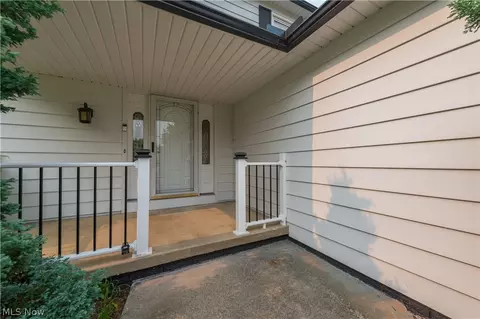 Exterior - 181 Crestview Dr, Elyria, OH 44035 photo 4 of 12