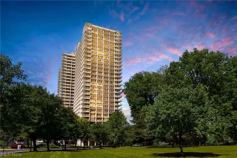 12700 Lake Ave #1210, Lakewood, OH 44107