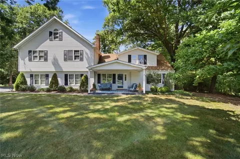 6963 Crestview Dr, Brecksville, OH 44141