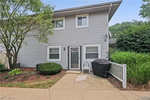 2436 Island Dr #C, Uniontown, OH 44685