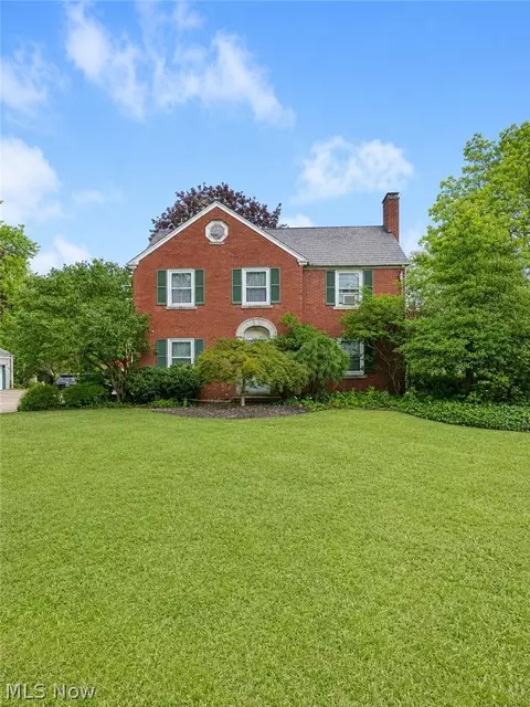 370 N Main St, Columbiana, OH 44408
