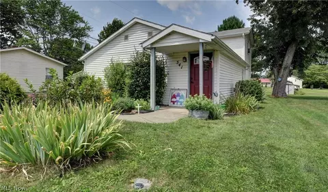 541 Grand St NW, Bolivar, OH 44612