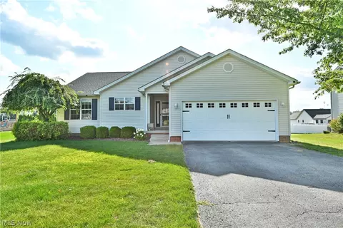 10420 Carrie Dr, New Middletown, OH 44442