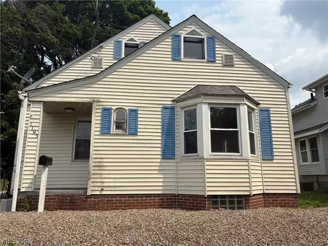 1195 Lindsay Ave, Akron, OH 44306