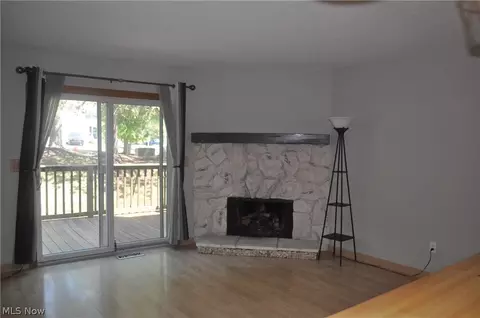 Living - 1193 Pinecrest Pl #E, Willoughby, OH 44094 photo 1 of 4