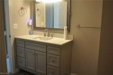 Bath - 1193 Pinecrest Pl #E, Willoughby, OH 44094 photo 2 of 3