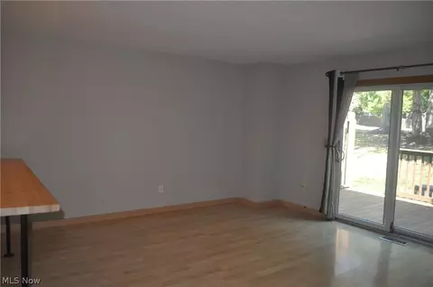 Living - 1193 Pinecrest Pl #E, Willoughby, OH 44094 photo 2 of 4