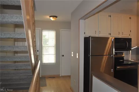 Entry Way - 1193 Pinecrest Pl #E, Willoughby, OH 44094 photo 1 of 2