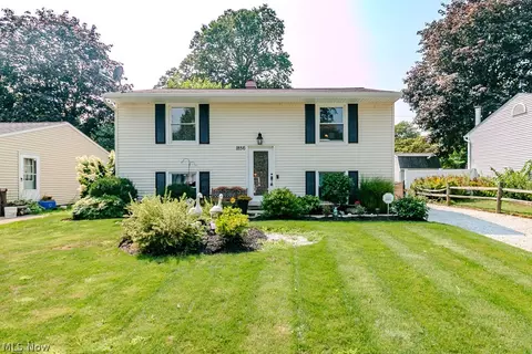 1856 Stirling Rd, Madison, OH 44057