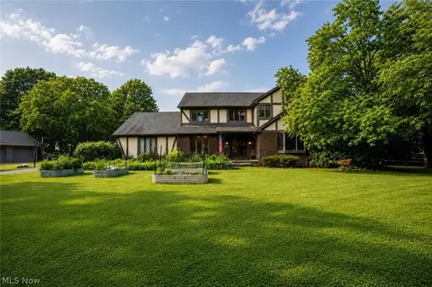 2458 Cedarwood Rd, Pepper Pike, OH 44124