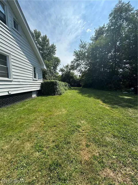 Exterior - 1566 E 204 St E, Euclid, OH 44117 photo 6 of 6