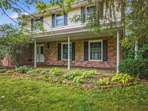 2211 Hunting Valley St NW, North Canton, OH 44720