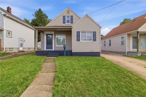 2536 Albrecht Ave, Akron, OH 44312