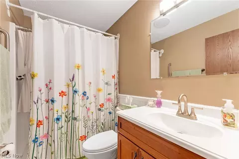 Bath - 900 Pearson Cir #1, Boardman, OH 44512 photo 1 of 1
