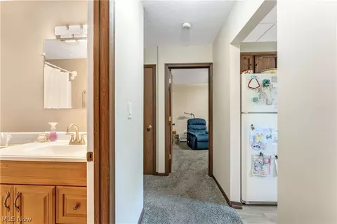 Entry Way - 900 Pearson Cir #1, Boardman, OH 44512 photo 1 of 1