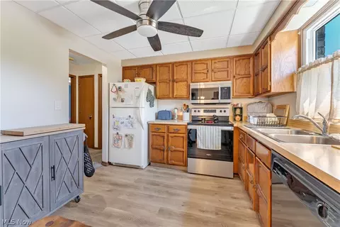 Kitchen - 900 Pearson Cir #1, Boardman, OH 44512 photo 2 of 2