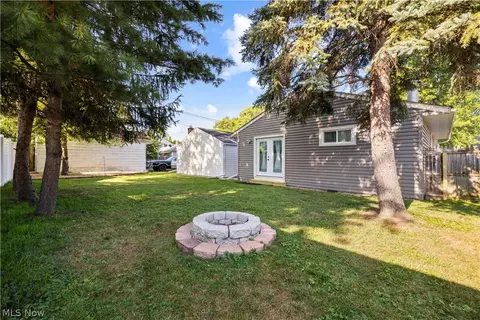 Exterior - 333 Olive St, Elyria, OH 44035 photo 4 of 6