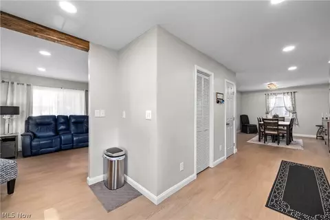 Entry Way - 333 Olive St, Elyria, OH 44035 photo 2 of 4