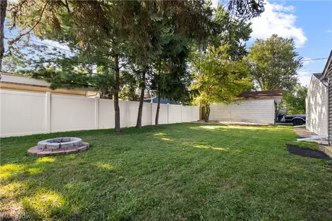 Exterior - 333 Olive St, Elyria, OH 44035 photo 3 of 6
