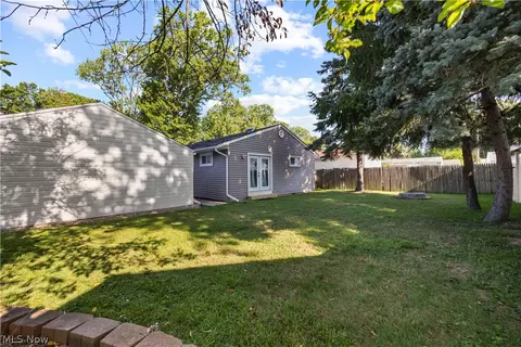 Exterior - 333 Olive St, Elyria, OH 44035 photo 5 of 6