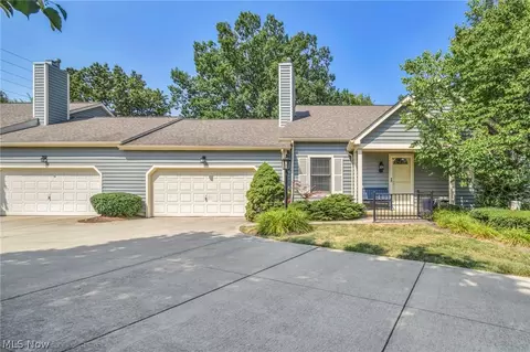 42 Pond Dr, Rocky River, OH 44116