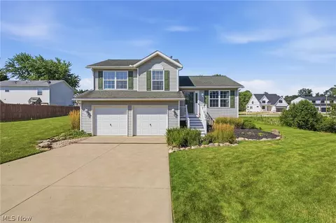 900 Mallet Hl, Medina, OH 44256