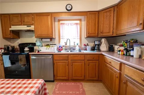 Kitchen - 7005 Fee Rd, Rome, OH 44085 photo 2 of 3