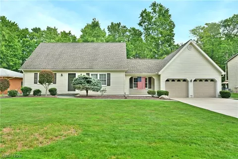 224 Old Oak Dr, Cortland, OH 44410
