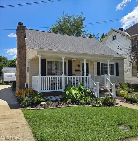 421 Williams Ave, Williamstown, WV 26187