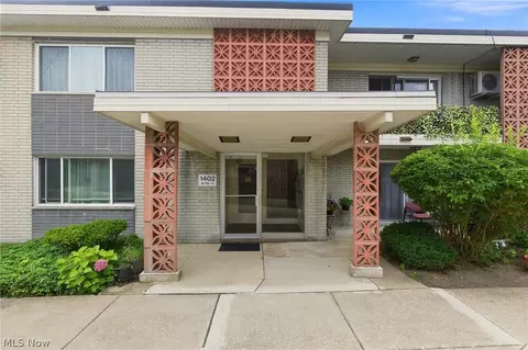 1402 Golden Gate Blvd #G203, Mayfield Heights, OH 44124