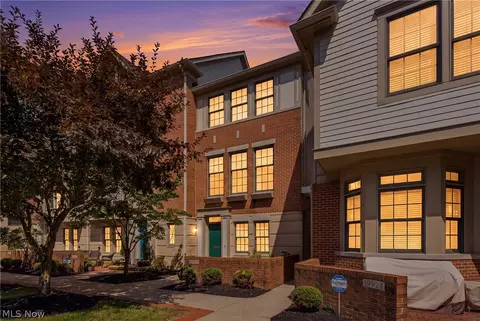 19942 Chagrin Blvd, Shaker Heights, OH 44122