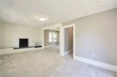 Living - 1102 Diagonal Rd, Akron, OH 44320 photo 2 of 5