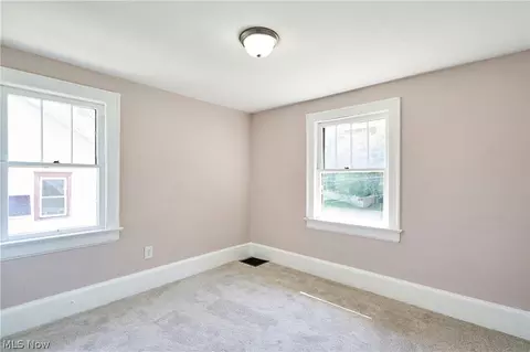 Bedroom - 1102 Diagonal Rd, Akron, OH 44320 photo 3 of 3