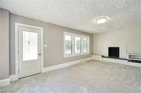 Living - 1102 Diagonal Rd, Akron, OH 44320 photo 1 of 5