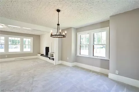 Living - 1102 Diagonal Rd, Akron, OH 44320 photo 5 of 5