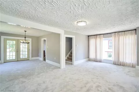 Living - 1102 Diagonal Rd, Akron, OH 44320 photo 3 of 5