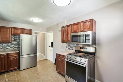 Kitchen - 1102 Diagonal Rd, Akron, OH 44320 photo 3 of 3