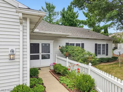 2089 Stillwood Ln, Akron, OH 44313