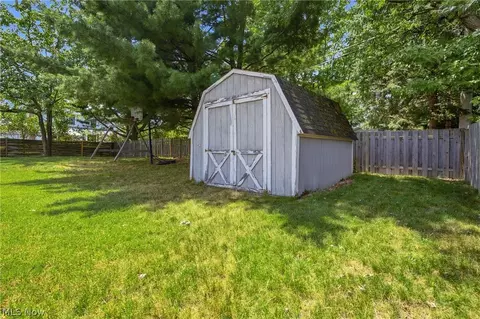 Exterior - 7000 Drexel Dr, Seven Hills, OH 44131 photo 5 of 5