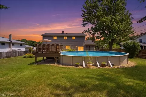 Exterior - 7000 Drexel Dr, Seven Hills, OH 44131 photo 3 of 5
