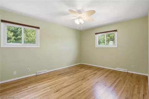 Bedroom - 7000 Drexel Dr, Seven Hills, OH 44131 photo 6 of 7
