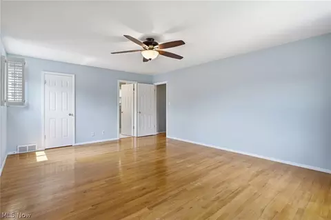 Bedroom - 7000 Drexel Dr, Seven Hills, OH 44131 photo 2 of 7