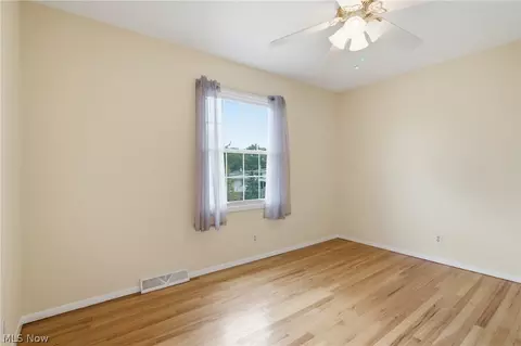 Bedroom - 7000 Drexel Dr, Seven Hills, OH 44131 photo 4 of 7