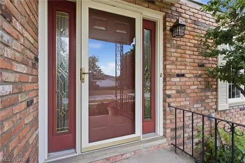 Entry Way - 7000 Drexel Dr, Seven Hills, OH 44131 photo 1 of 8