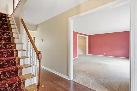 Entry Way - 7000 Drexel Dr, Seven Hills, OH 44131 photo 2 of 8