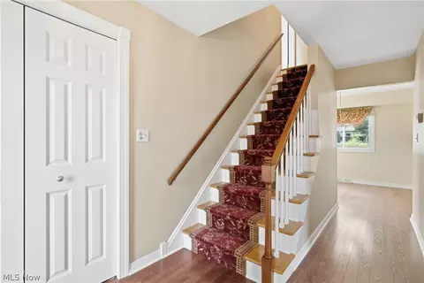 Entry Way - 7000 Drexel Dr, Seven Hills, OH 44131 photo 3 of 8