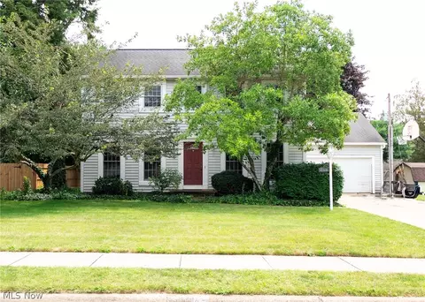 241 Kent Cir NE, New Philadelphia, OH 44663