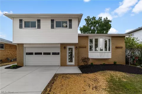 6881 Lantern Ln, Parma Heights, OH 44130